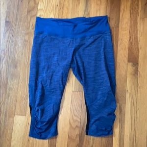 Lululemon blue and black cropped leggings
